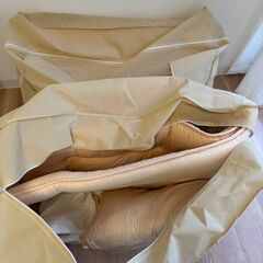 新品敷布団二つ、布団カバー二つ（シングルサイズ）、新品枕二つ、無料差し上げますの画像
