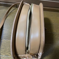 茶色のバッグの画像