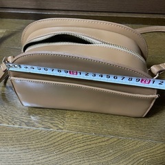 茶色のバッグの画像