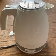 デロンギ　電気ケトル　ホワイトの画像