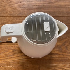 デロンギ　電気ケトル　ホワイトの画像