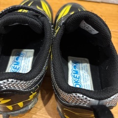 ポケモンピカチュウ柄スニーカー　18㎝の画像