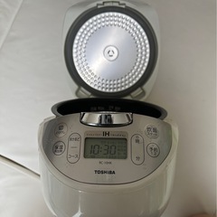 炊飯器　5.5合炊き　白　TOSHIBA RC10HKの画像