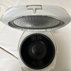 炊飯器　5.5合炊き　白　TOSHIBA RC10HKの画像