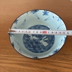 【USED・美品】☆うさぎの柄の可愛い丼☆１つ☆大きくて使いやすい☆和食器☆☆うどんやお蕎麦にの画像