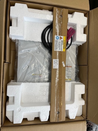 【新品未使用】2個セットシュナイダーエレクトリック社製ラックマウント型無停電電源装置（UPS）