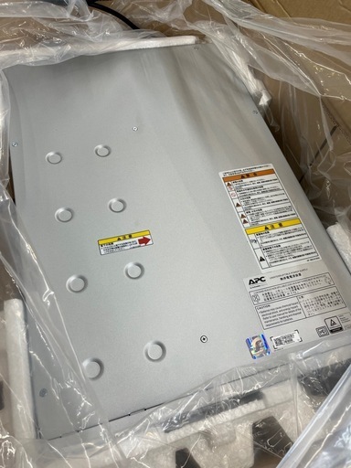 【新品未使用】2個セットシュナイダーエレクトリック社製ラックマウント型無停電電源装置（UPS）