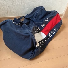 トミーフィルフィガー　ボストンバック　古着
の画像