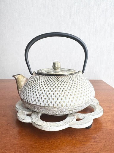 OITOMI 及富  南部鉄器 令和あられ急須　鍋敷セット　0.5L