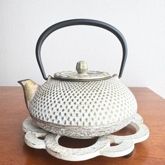 OITOMI 及富  南部鉄器 令和あられ急須　鍋敷セット　0.5Lの画像