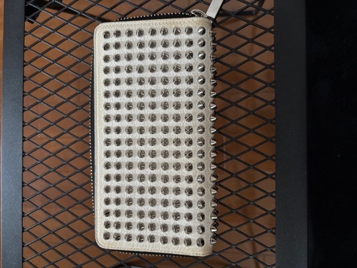 本日限定ネックレスとルブタン