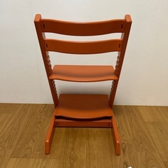 ストッケ オレンジ色　Tripp Trapp（トリップトラップ）ベビーチェアの画像