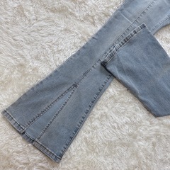【新品】　スリット入りハイウエストフレアデニムパンツ　フレアパンツ　ギャルの画像