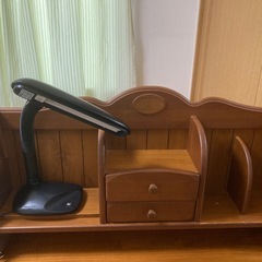 ピーターラビットの学習机2セットの画像