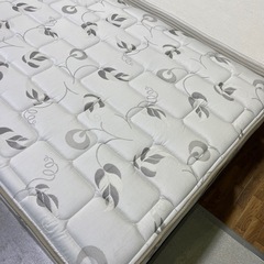セミダブルベッド！　シモンズ！
の画像