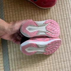 ニューバランス・adidas ガールズ　スニーカー２足セットの画像