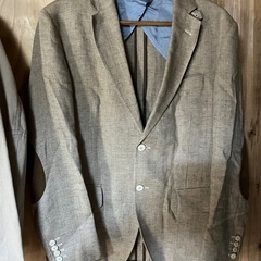 ハケットロンドンの2Bジャケットとジェイプレスのサファリジャケットの画像