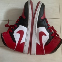 ジョーダン1 mid bredの画像