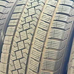 【美品】225/65R17 106H ピレリ　交換工賃込み　スタッドレスタイヤの画像