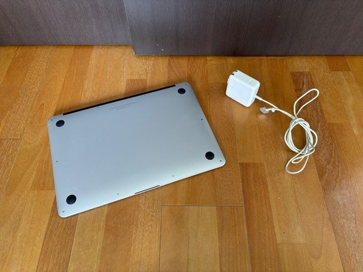 MacBook Air 13インチ Early 2015 / Core i5 / メモリ8GB / 初期化済み