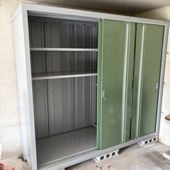 イナバ物置②カギ付 横217x高190x奥行75cm MJN-217E シンプリー 倉庫 スチール物置 収納庫 大型物置 INABAの画像