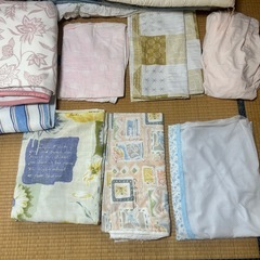 敷布団、掛け布団、毛布、枕、カバー類、玄関マットの画像