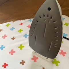 アイロン台とアイロンのセット
の画像