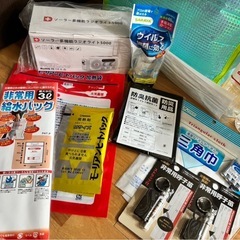 防災セット一式（保存水・非常食・防災グッズ多数）の画像