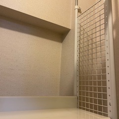 つっぱり棚　白　棚板8枚、スクリーン付きの画像