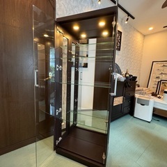 ガラス製コレクションボード　照明付きの画像