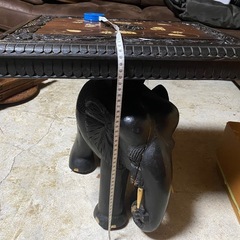 象の形の木製テーブルの画像