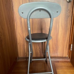 折り畳みイスの画像