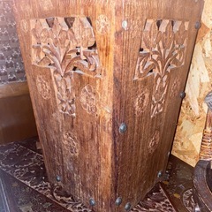 木製彫刻入りアジアン家具の画像