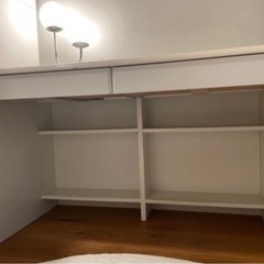 デスクテーブルの画像