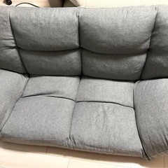 形が自在に変えられるコンパクトソファの画像
