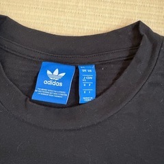 アディダス　Tシャツ　黒の画像