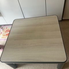 リバーシブルテーブルの画像