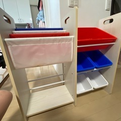 子供用本棚とおもちゃラックの画像