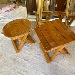可愛い開き鏡　木製の折りたたみテーブルの画像