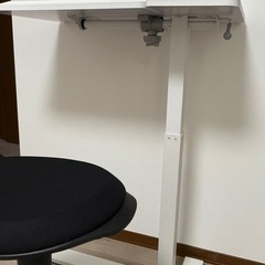 【ほぼ未使用】ニトリ 昇降デスク バランスチェアの画像