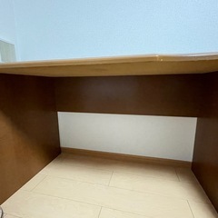 シンプルな机の画像