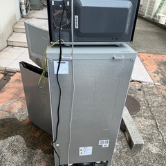 冷蔵庫と電子レンジの画像