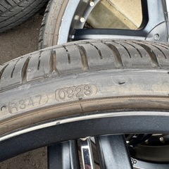 ラジアルタイヤ　225/30R20の画像