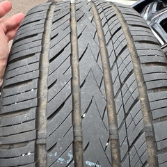 ラジアルタイヤ　225/30R20の画像