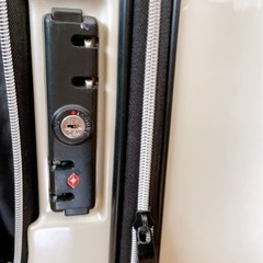 キャリーバッグ　機内持込可　鍵無し　の画像