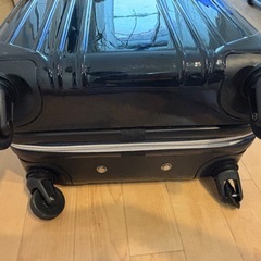 ELLE travel　スーツケース 車輪破損あり の画像