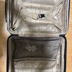 ELLE travel　スーツケース 車輪破損あり の画像