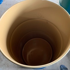 ドラム缶　蓋付き　200L  2本有り
の画像
