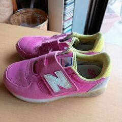 子ども用スニーカーの画像