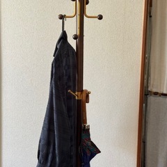　希少！karimoku ポールハンガー の画像